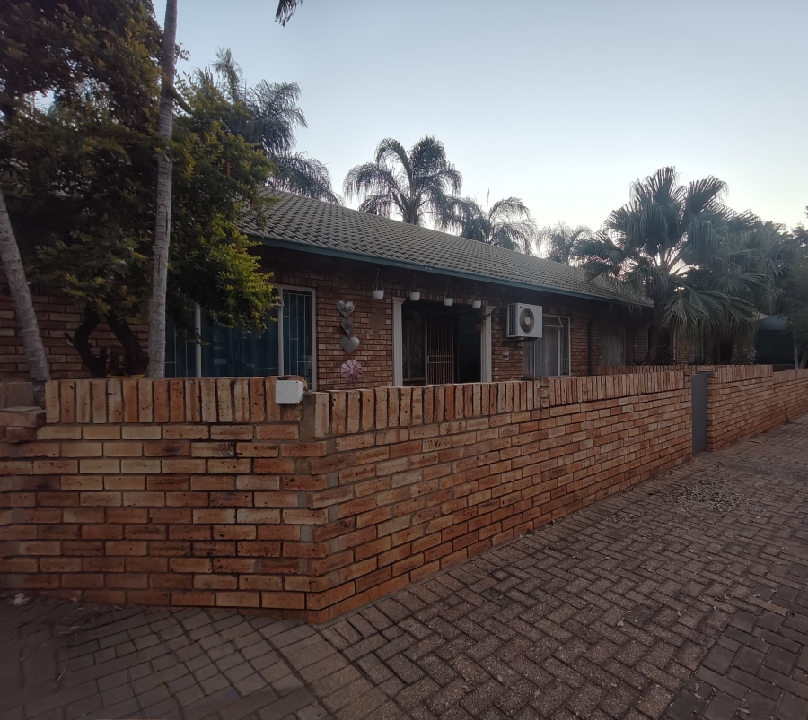 2 Bedroom Property for Sale in Rustenburg Central North West